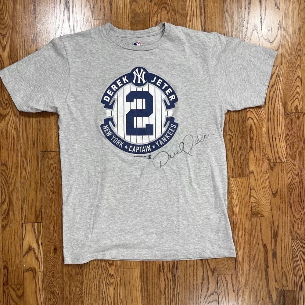 New York Yankees T Shirt Derek Jeter Captain Short Sleeve Men’s L Autographed